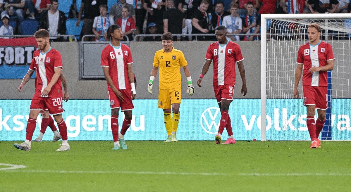 Fédération Luxembourgeoise de Football LES ROUT LÉIWEN S INCLINENT 0